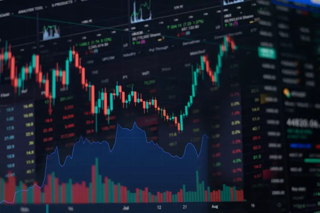 How often exchange rates change?